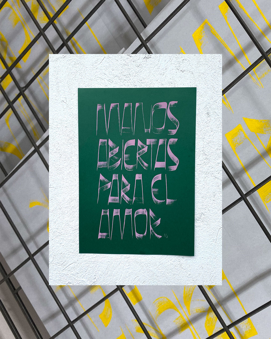 Cartel Verde Manos abiertas para el amor impreso en serigrafía, hecho a mano.